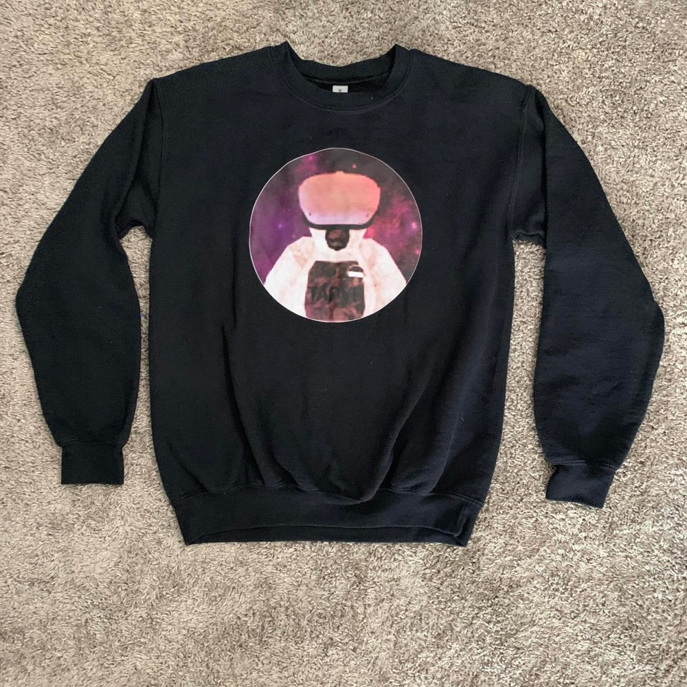 Gildan Black Gorilla Tag Space Suit Graphic Crewneck Sweatshirt Small‎